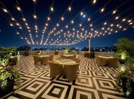 Miran Suites with Rooftop Cafe - Surajkund, hotel u gradu Faridabad