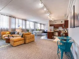 Spacious Downtwn Penthouse Vintage 3bd-GYM & Balcony #2