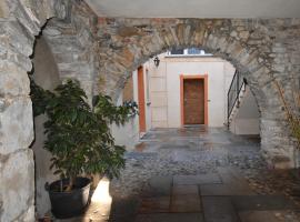Apartment in Brezzo di Bedero - via Roma 53, Hotel in Brezzo