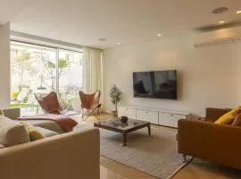 Restelo Oasis by ClamaRetreats