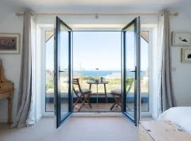 Spacious Modern 4 bedroom Coastal Home Sennen Cove