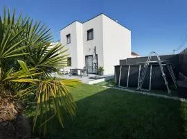 Maison moderne-piscine-calme-15 min TGV-PARIS-ALESIA-BOURGOGNE