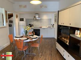 Barque Fleurie Esprit Rétro, Jardin & Parking Privé, hotel i Aubeterre-sur-Dronne