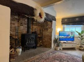 Jackdaw Cottage-Beautiful Cottage, Town Centre, Hotel in Wimborne Minster