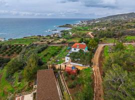 Seaview Paradise Villa with private pool & jacuzzi in Pomos Paphos, hotel in Pomos