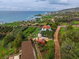 Seaview Paradise Villa with private pool & jacuzzi in Pomos Paphos