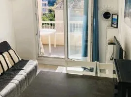 Spacious new studio apartment close to the sea