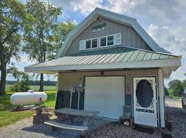 Cozy 1-bedroom apartment in wonderful Oak Harbor with AC, hôtel à Oak Harbor