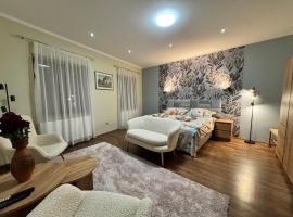 Tessa Central House, hotel u gradu Keseg