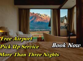 Tennessee Moutain Lodge - A Luxury Farmstay with Jade Dragon Views-Baisha Village Branch-English Services & Breakfast, ξενοδοχείο σε Baisha