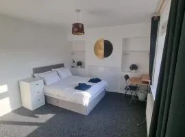 Private Studio Apartment · Quiet · Sleeps 2