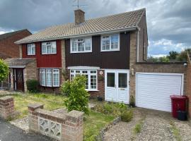 A peaceful cosy home for family!, hotel v destinaci Reading