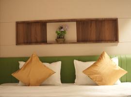 Hotel Elite Executive Lodging, ξενοδοχείο σε Bārāmati