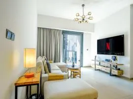 Modern 1BR - Balcony - Near Metro & Attractions