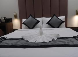 HOTEL RED SOIL Inn, hotel di Chiplun