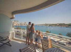 The Strand Waterfront Apartment with 3 Bedrooms, 4 Bathrooms, Private Garage, hotel a Sliema