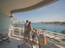 The Strand Waterfront Apartment with 3 Bedrooms, 4 Bathrooms, Private Garage