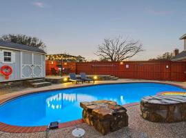 Best of Desoto - 5BR 3BA w Pool Patio BBQ Games, hotel a DeSoto