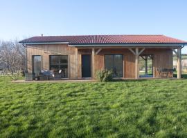 LE DOMAINE DES SENS - Chalet avec SPA privatif - pleine nature - expérience détente、Hansのホテル