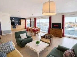 Au bout du port avec balcon et terrasse