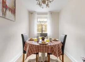 The Nook - Quaint Victorian Home With Free Parking