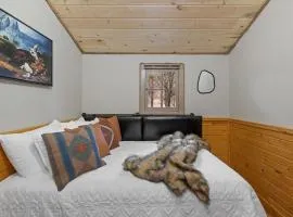 Ironwood Cabin Retreat- Rustic Comfort