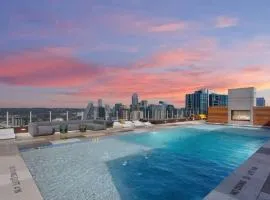 Austin Downtowner Heated Rooftop Pool by Barcle