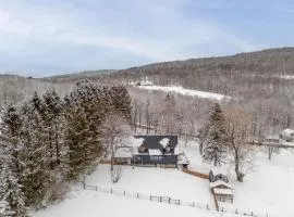 Cozy Creekside Retreat - Minutes to Delhi & Andes