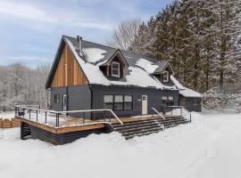 Cozy Creekside Retreat - Minutes to Delhi & Andes, hotel i De Lancey
