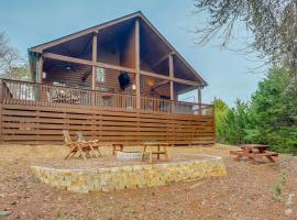 Steps to Lake Lanier: Wooded Escape w/ Boat Dock, hotel a Flowery Branch