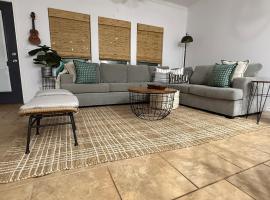 Walk to Beach Coastal 3BR Townhome Sleeps 8, hotel a Corpus Christi
