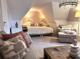 Sky & Sand Homes Strandläufer I Stilvolle Wohnung unter Reet in SPO mit Parkgarten