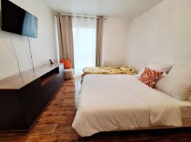 몽테브랭에 위치한 호텔 Studio ALPHA - non-smoking studio - 3min by train to Disney OR 30min walk - 5min walk to "Val d'Europe" train station