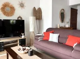 Modern & Quiet 2BR Apartment - Fast WiFi & Parking