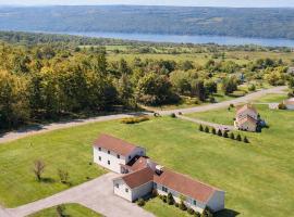 Lake View Home, Sleeps 9, Near Cornell, Family Friendly, Free Parking, хотел в Итака