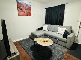 Cozy Private Apartment with 2 Queen size Beds, hotel a Moncton