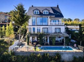 Hotel El Balcon de las nieves โรงแรมในลาซูเบีย