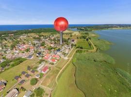 Ostsee-Nest, Sonnige Fewo am Achterwasser, 800m zum Strand, hotel i Zempin