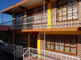 Very cute and spacious complete house with a fireplace!, מלון בTeziutlán