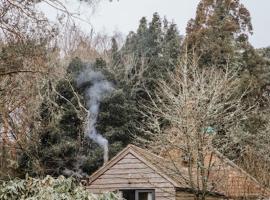 Sky Cabin. Cosy Forest Log Cabin 3 night minimum โรงแรมในแวร์แรม