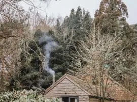 Sky Cabin. Cosy Forest Log Cabin 3 night minimum