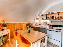 Charming Carriage House in Capital Hill