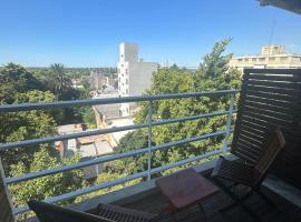 monoambiente amueblado con vista al rio, готель у місті Сарате