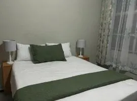 Cozy Hideaway Haven - near Airport