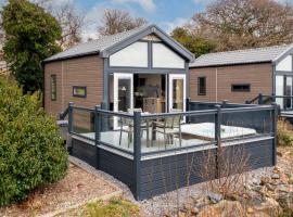 Petite Retreat - Lovely Pod with Hot Tub, מלון בנארברת'