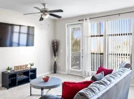 Luxury 2BR Apt by Grandscape