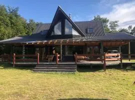 Cabanas Martina Bungalows con vista a volcanes l Frente al Lago Llanquihue l Piscina temperada y tinaja TV y WiFi l Hasta 6 personas