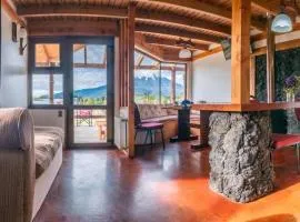 Cabañas Martina Bungalows 4 con vista a volcanes l Frente al Lago Llanquihue l Piscina temperada y tinaja TV y WiFi l Hasta 6 personas