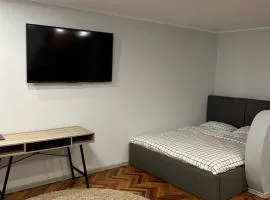 Проста, але затишна квартира в центрі міста!