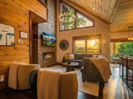 Designer Cabin - Mtn Views - Game Room - Hot Tub